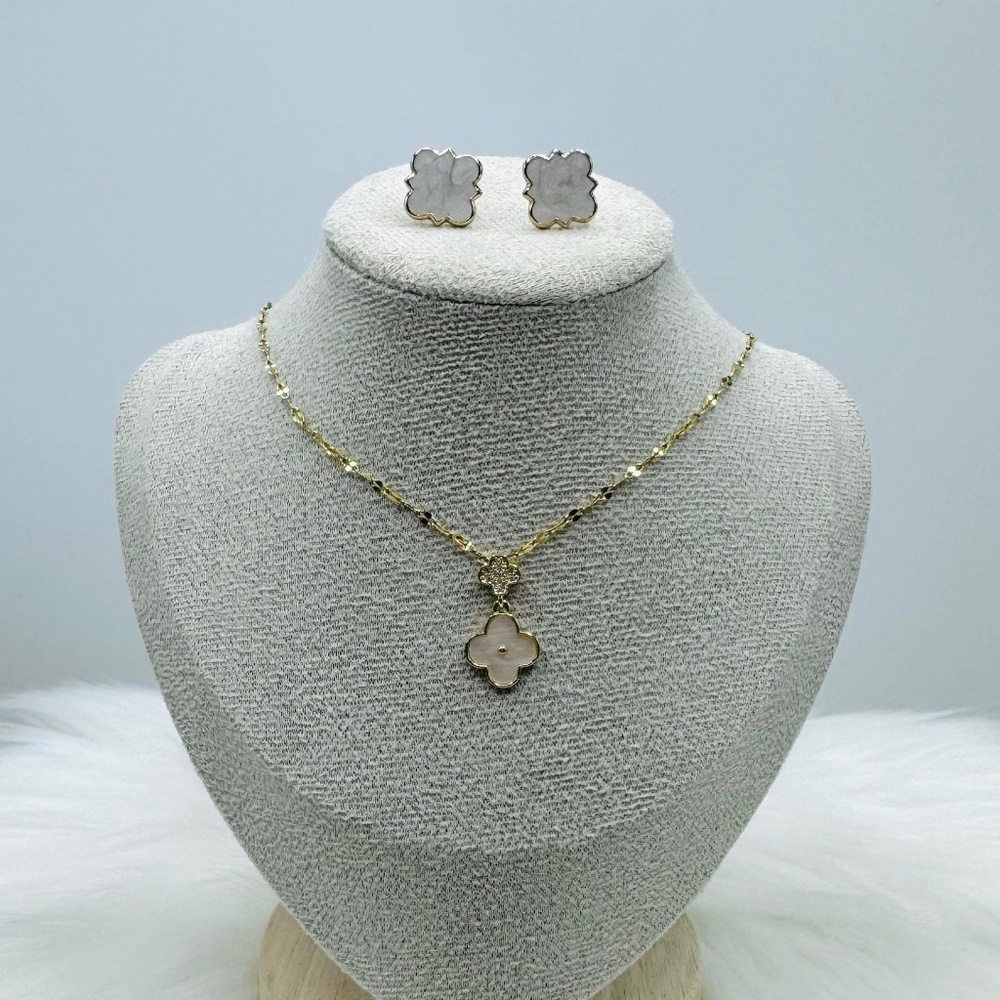 The Florals Bundle Set - Necklace & Chloe Studs Bundle